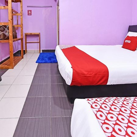 Oyo 90561 Awan Biru Motel Pantai Cenang  Esterno foto