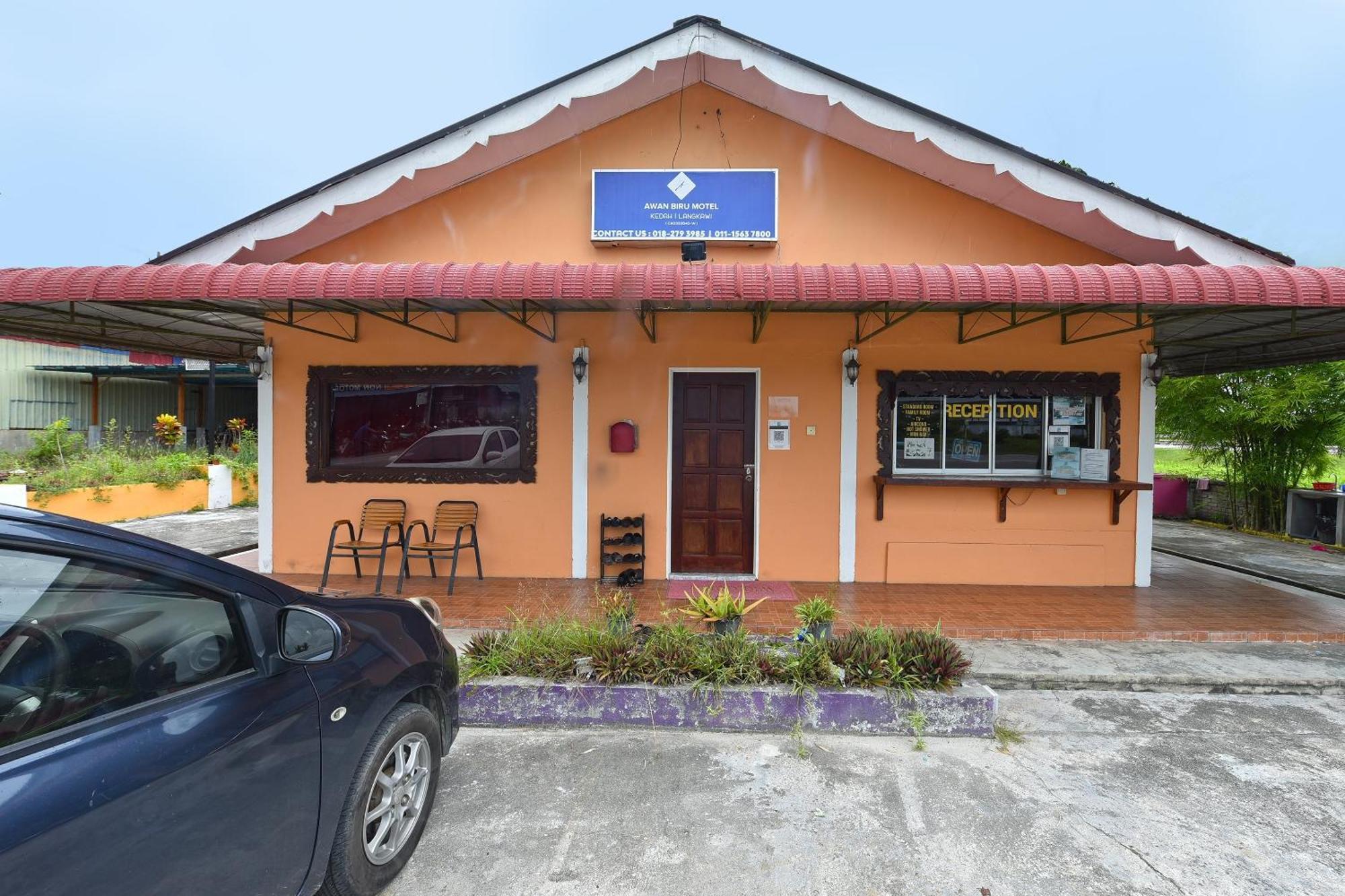Oyo 90561 Awan Biru Motel Pantai Cenang  Esterno foto
