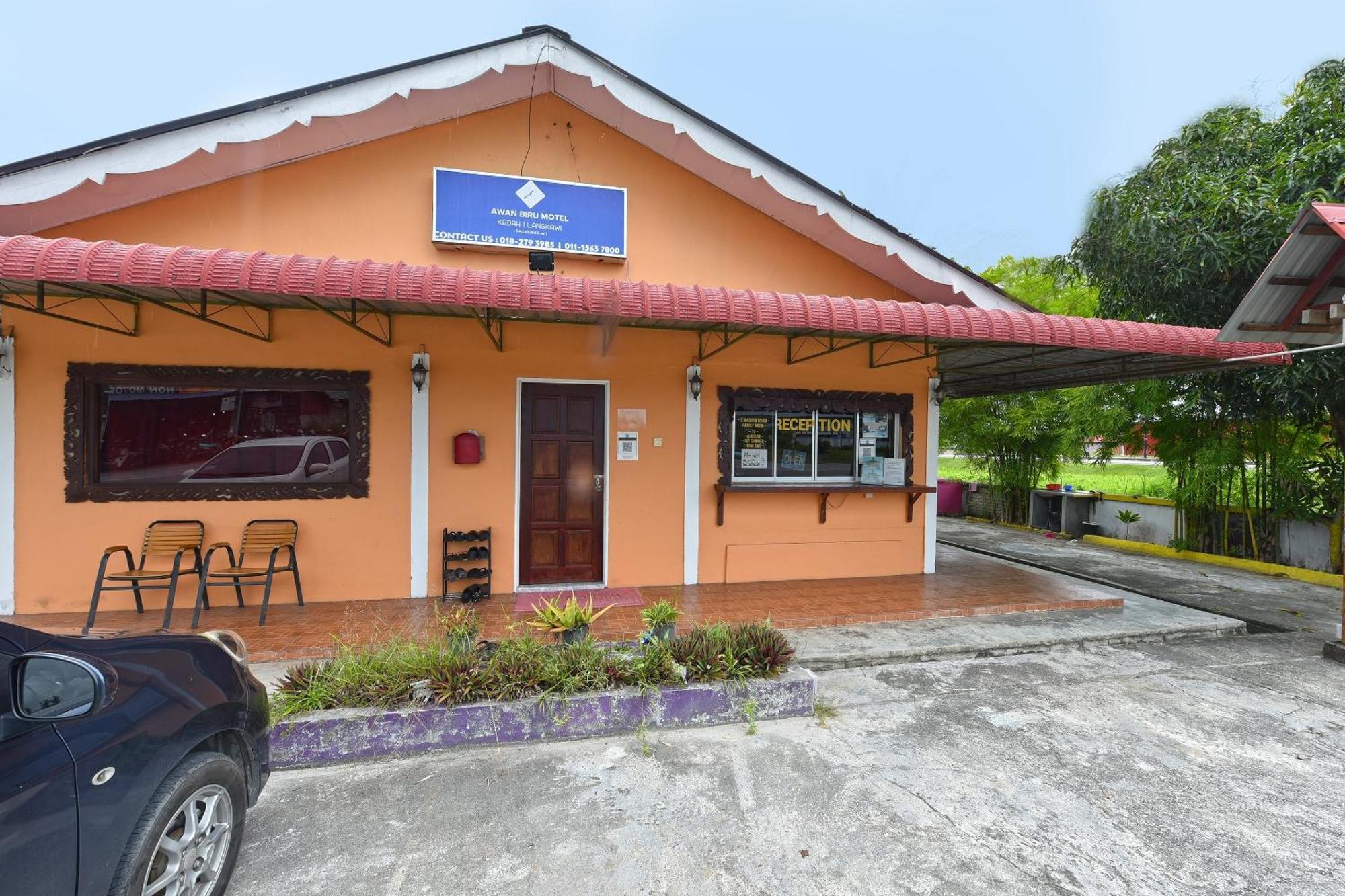 Oyo 90561 Awan Biru Motel Pantai Cenang  Esterno foto