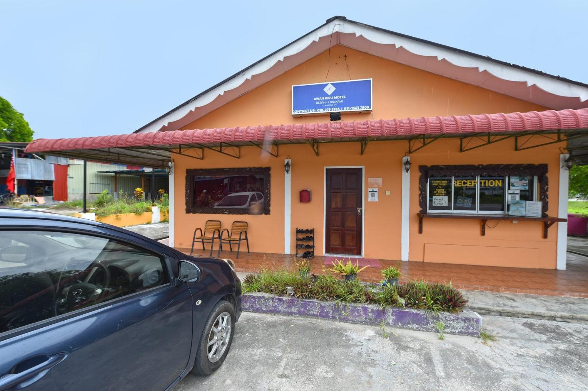 Oyo 90561 Awan Biru Motel Pantai Cenang  Esterno foto